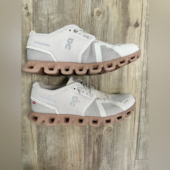 On Running cloud 5 women’s sand rose brown Running Shoes size 8 - Picture 4 of 7